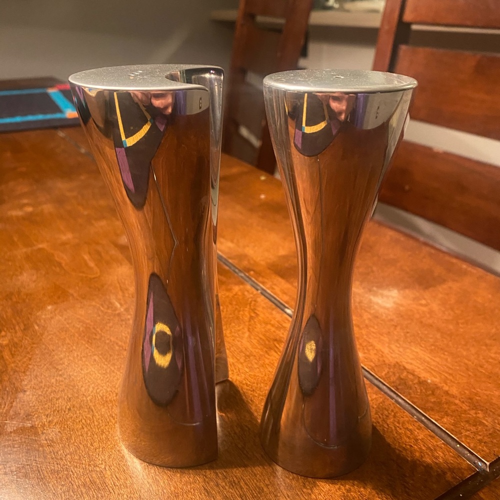 Nambe Metal Hug Salt and Pepper set